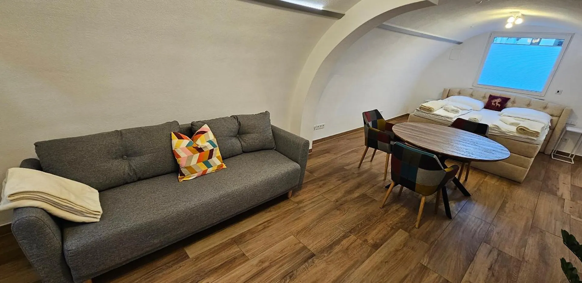 The Modern Cave Lodge Stuttgart Apartment