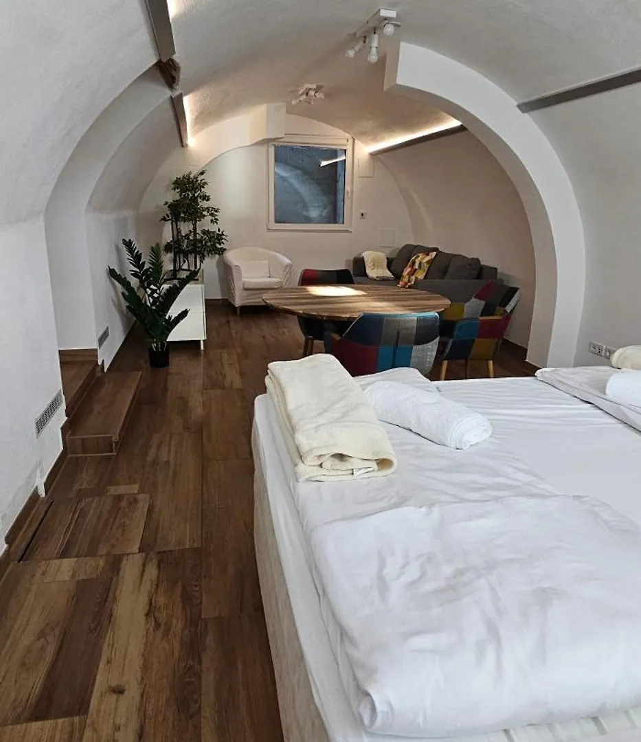 アパート The Modern Cave Lodge シュトゥットガルト